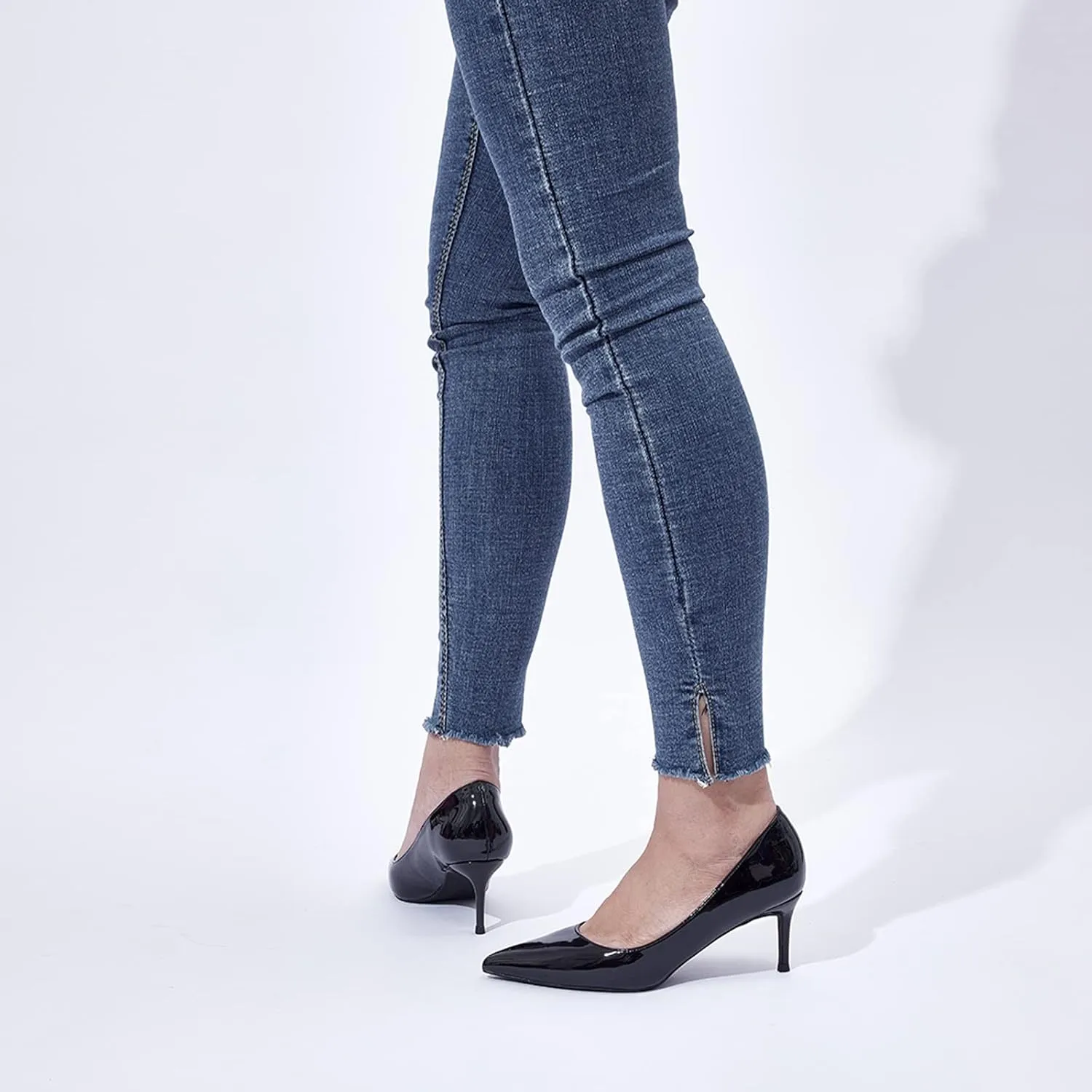 GENSHUO Low Heel Pumps for Women Closed Toe Slip On Stillettos Heels Dress Shoes