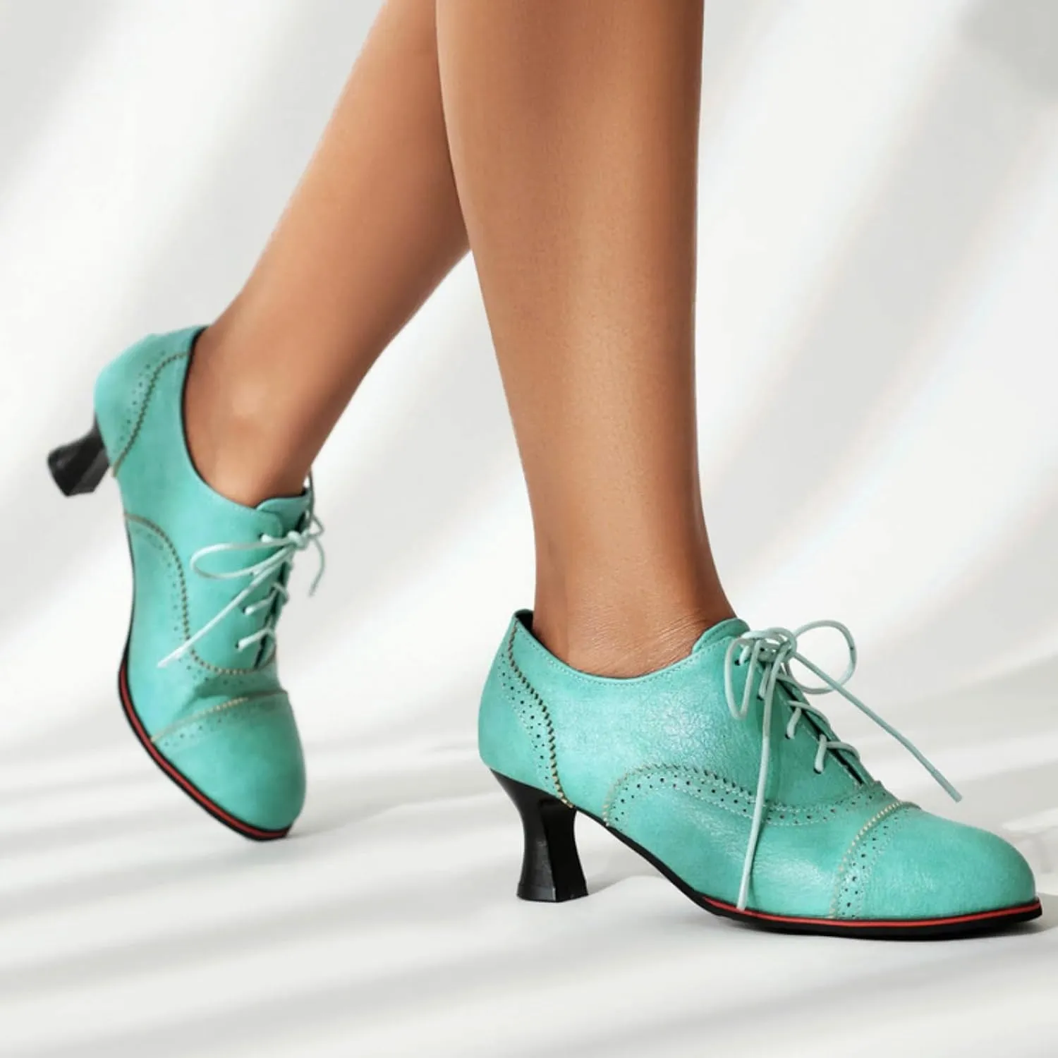 Women's Kitten Low Heel Oxfords Shoes Fashion Round Toe Lace Up Vintage Brogues Comfortable Wingtip High Heel Dress Pumps