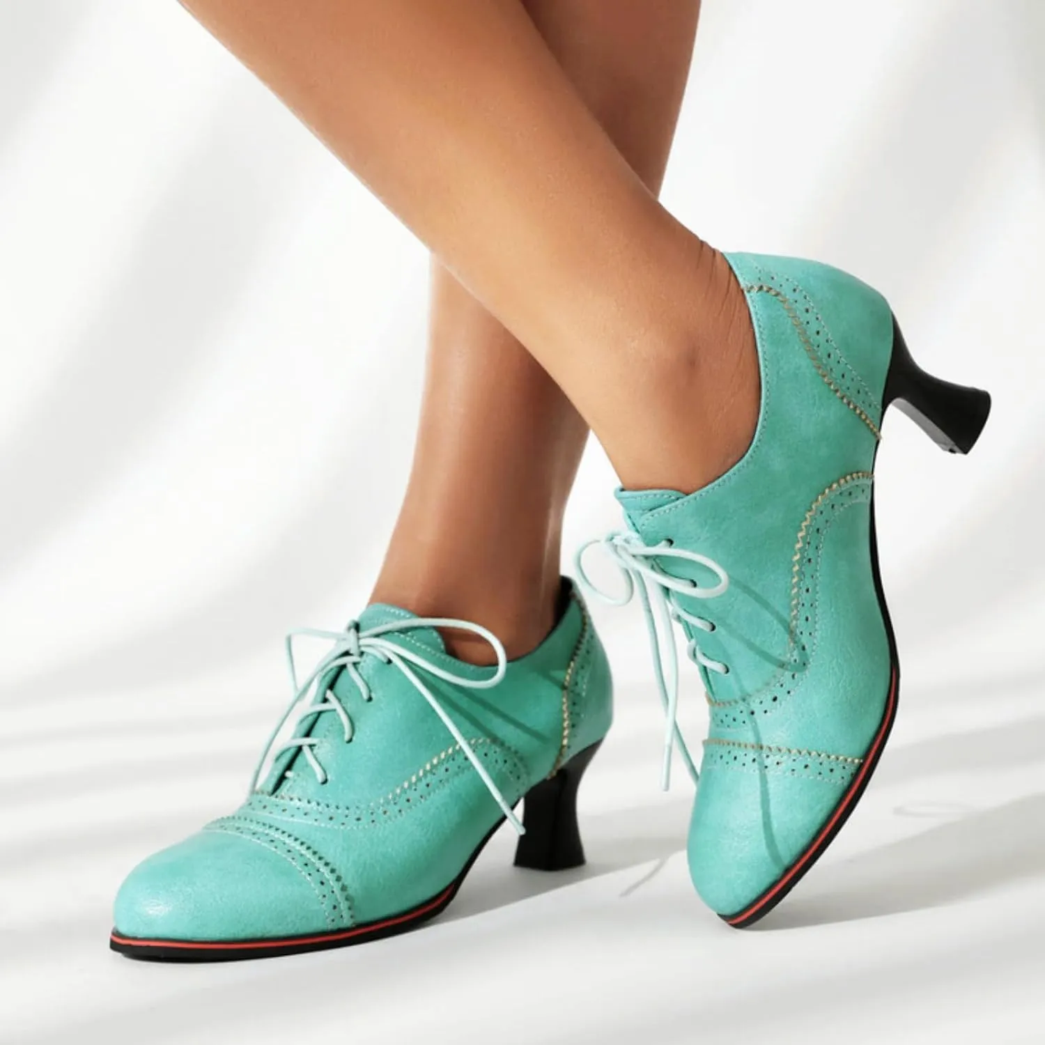 Women's Kitten Low Heel Oxfords Shoes Fashion Round Toe Lace Up Vintage Brogues Comfortable Wingtip High Heel Dress Pumps