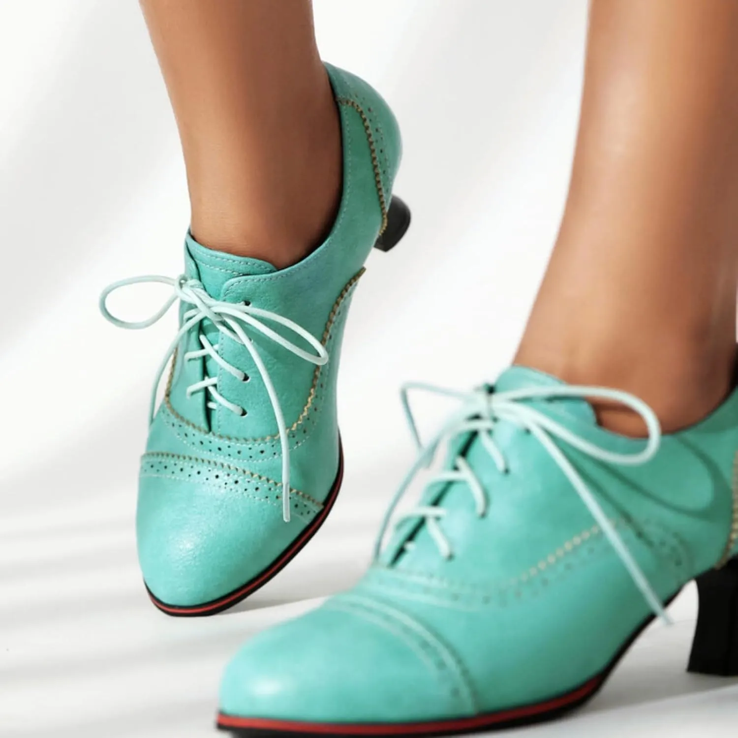 Women's Kitten Low Heel Oxfords Shoes Fashion Round Toe Lace Up Vintage Brogues Comfortable Wingtip High Heel Dress Pumps