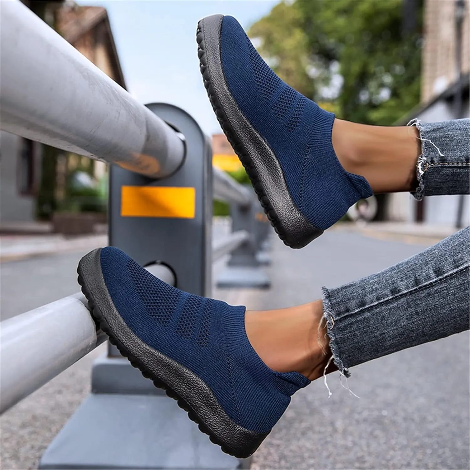 Women's Slip on Shoes Canvas Sneakers Loafers Non Slip Mens Casual Shoes Wide Width Brown Casual Shoes Walking Sneakers Waterproof Tennis Shoe White Loafers